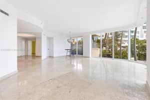 300 South Pointe Dr APT 401, Miami Beach, FL 33139, Sold 11/04/22