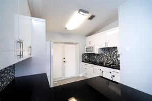 7727 W 29th Ln Apt 202-39, Hialeah, FL 33018, Sold 08/26/22