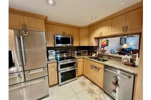1000 Colony Point Cir APT 410, Pembroke Pines, FL 33026, Sold 11/10/22