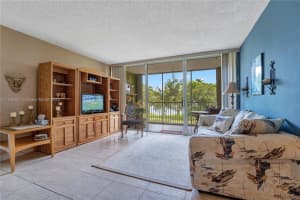 922 NE 199th St #206, Miami, FL 33179, Sold 02/14/23