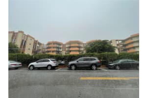 1750 W 46th St APT 317, Hialeah, FL 33012, Sold 10/03/22