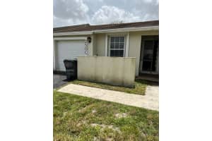 250 Lakewood Cir E, Margate, FL 33063, Sold 01/27/23