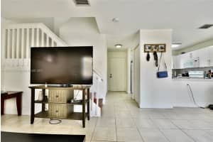 6215 SW Kendale Lakes Cir APT 274, Miami, FL 33183, Sold 09/07/22