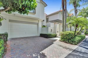 8841 SW 68th Ave, Miami, FL 33156, Sold 09/08/22