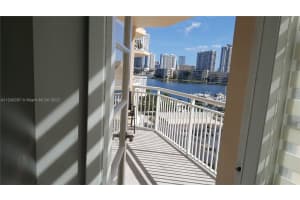 18061 Biscayne Blvd APT 404, Aventura, FL 33160, Sold 09/15/22