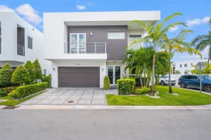 9740 NW 75th St, Doral, FL 33178, Sold 09/23/22