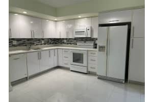 8625 NW 8th St APT 418, Miami, FL 33126, Sold 09/22/22