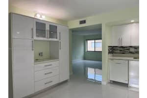 8625 NW 8th St APT 418, Miami, FL 33126, Sold 09/22/22