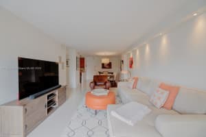 1450 Brickell Bay Dr APT 608, Miami, FL 33131, Sold 09/21/22