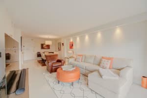 1450 Brickell Bay Dr APT 608, Miami, FL 33131, Sold 09/21/22