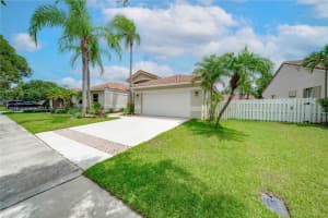 431 Stonemont Dr, Weston, FL 33326, Sold 09/08/22