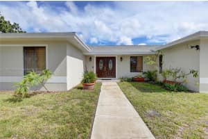 5917 NW 199th St, Hialeah, FL 33015, Sold 09/29/22