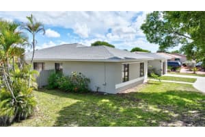 5917 NW 199th St, Hialeah, FL 33015, Sold 09/29/22