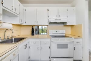 3301 N Country Club Dr, Miami, FL 33180, Sold 10/05/22