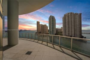 300 S Biscayne Blvd t 3706, Miami, FL 33131, Sold 09/19/22