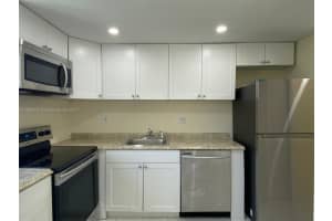 9180 Fontainebleau Blvd, Miami, FL 33172, Sold 11/04/22