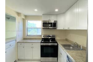 9180 Fontainebleau Blvd, Miami, FL 33172, Sold 11/04/22