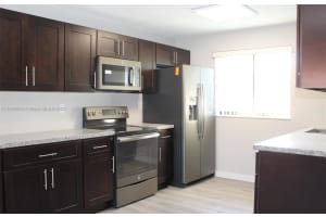 2710 W 60th Pl APT 205, Hialeah, FL 33016, Sold 10/26/22