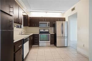 471 Ives Dairy Rd Apt 103-3, Miami, FL 33179, Sold 09/21/22