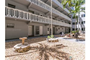 329 SE 3rd St #103r, Hallandale Beach, FL 33009, Sold 10/07/22