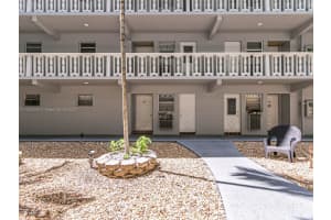329 SE 3rd St #103r, Hallandale Beach, FL 33009, Sold 10/07/22