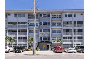 329 SE 3rd St #103r, Hallandale Beach, FL 33009, Sold 10/07/22