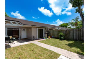 5140 E Lakes Dr, Pompano Beach, FL 33064, Sold 10/17/22