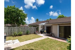 5140 E Lakes Dr, Pompano Beach, FL 33064, Sold 10/17/22