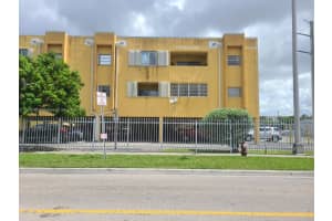 1555 W 44th Pl APT 308, Hialeah, FL 33012, Sold 11/14/22