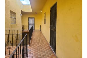 1555 W 44th Pl APT 308, Hialeah, FL 33012, Sold 11/14/22