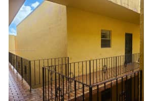 1555 W 44th Pl APT 308, Hialeah, FL 33012, Sold 11/14/22