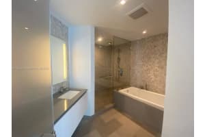 68 SE 6th St, Miami, FL 33131, Sold 12/08/22