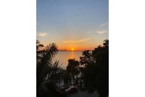 1402 Brickell Bay Dr APT 402, Miami, FL 33131, Sold 09/29/22