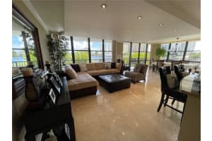 800 Parkview Dr APT 321, Hallandale Beach, FL 33009, Sold 09/30/22