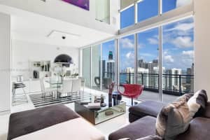 90 SW 3rd St PH 15, Miami, FL 33130, Sold 10/27/22