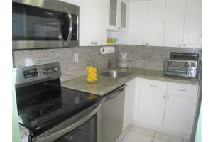 9460 Fontainebleau Blvd APT 424, Miami, FL 33172, Sold 09/23/22