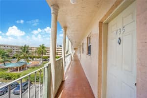 1655 W 44th Pl APT 435, Hialeah, FL 33012, Sold 09/23/22