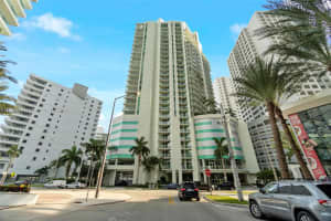 218 SE 14th St, Miami, FL 33131, Sold 10/17/22