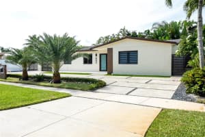 8541 NW 178th St, Hialeah, FL 33015, Sold 09/13/22