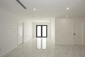 8541 NW 178th St, Hialeah, FL 33015, Sold 09/13/22