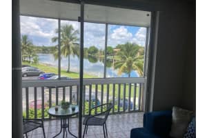 6707 NW 169th St APT A205, Hialeah, FL 33015, Sold 09/30/22