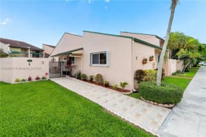 9197 Fontainebleau Blvd, Miami, FL 33172, Sold 09/29/22