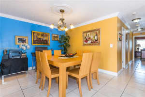 9197 Fontainebleau Blvd, Miami, FL 33172, Sold 09/29/22