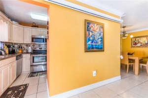9197 Fontainebleau Blvd, Miami, FL 33172, Sold 09/29/22
