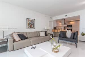17301 Biscayne Blvd, North Miami Beach, FL 33160, Sold 12/12/22