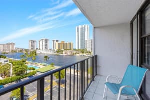 800 Parkview Dr, Hallandale Beach, FL 33009, Sold 10/05/22