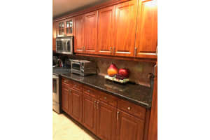 21085 NE 34th Ave, Aventura, FL 33180, Sold 11/08/22