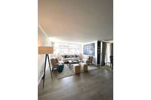 1420 Brickell Bay Dr, Miami, FL 33131, Sold 12/05/22