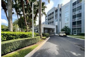 9725 NW 52nd St, Doral, FL 33178, Sold 09/30/22