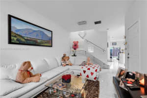 10263 NW 89th Terrace, Doral, FL 33178, Sold 10/11/22